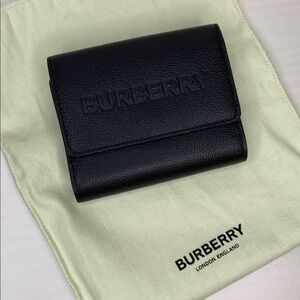 NWOT BURBERRY Luna Black Grained Leather Bifold Wallet